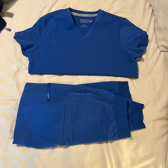 Fabletics scrub set - Picture 1 of 3